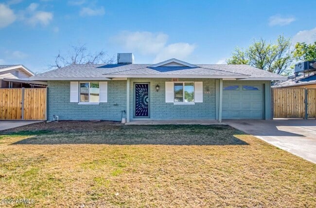 2429 W Sunnyside Ave in Phoenix, AZ - Foto de edificio - Building Photo