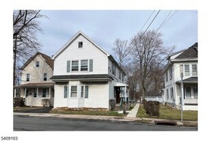 136 E Main St in Little Falls, NJ - Building Photo