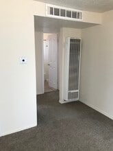 1327 Tapia Blvd SW in Albuquerque, NM - Building Photo - Building Photo