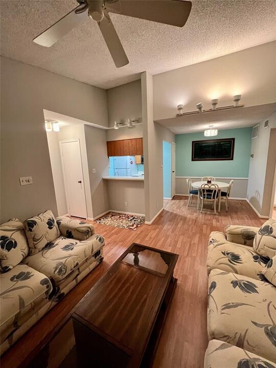 2120 El Paseo St, Unit ElPaseo in Houston, TX - Building Photo