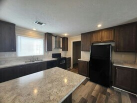 18118 US-41 in Lutz, FL - Building Photo