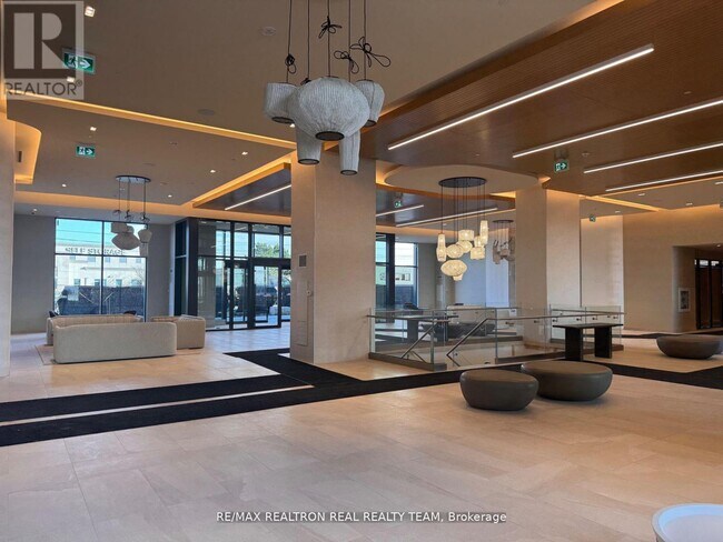 8960 Jane St in Vaughan, ON - Building Photo - Building Photo