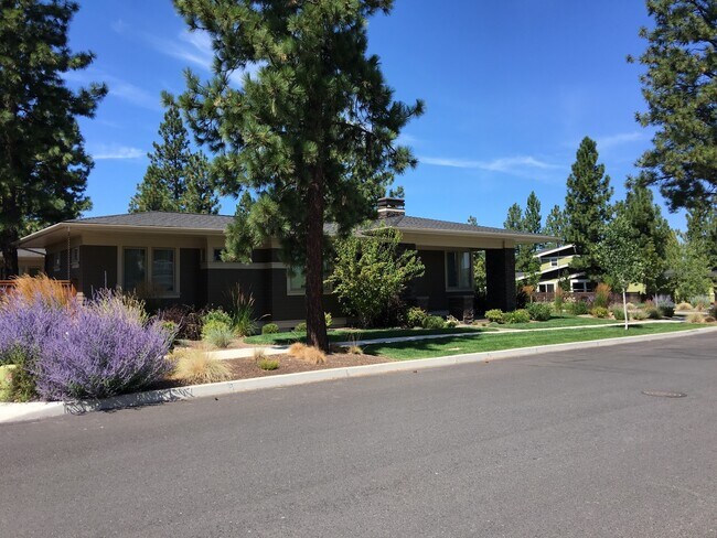 2311 NW Lolo Dr in Bend, OR - Building Photo - Building Photo