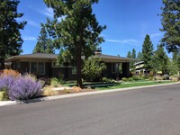 2311 NW Lolo Dr in Bend, OR - Foto de edificio - Building Photo