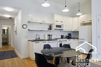 1219 W Gunnison St, Unit 1 in Chicago, IL - Building Photo - Building Photo