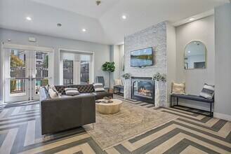 City Centre in Hayward, CA - Foto de edificio - Building Photo