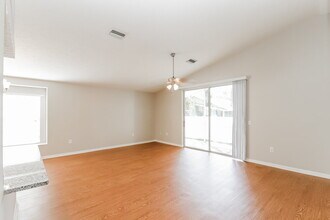 11006 Kenmore Dr in New Port Richey, FL - Building Photo - Building Photo