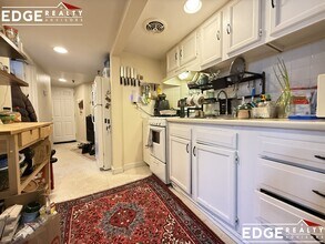 160 Strathmore Rd, Unit 1A in Boston, MA - Building Photo - Building Photo