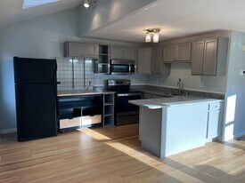 81 Sentry Way in Merrimack, NH - Building Photo