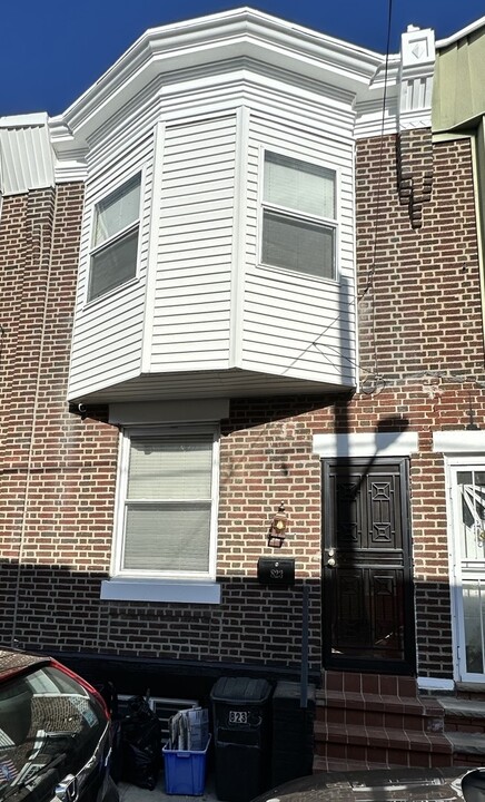 823 Cantrell St in Philadelphia, PA - Building Photo