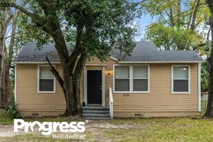 2331 Westbrook Cir N