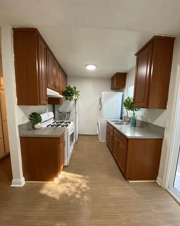 517 Raymond Ave in Santa Monica, CA - Building Photo