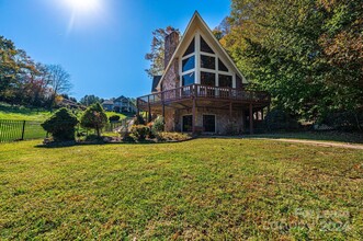 1925 Lake Acres Dr in Hickory, NC - Building Photo - Building Photo