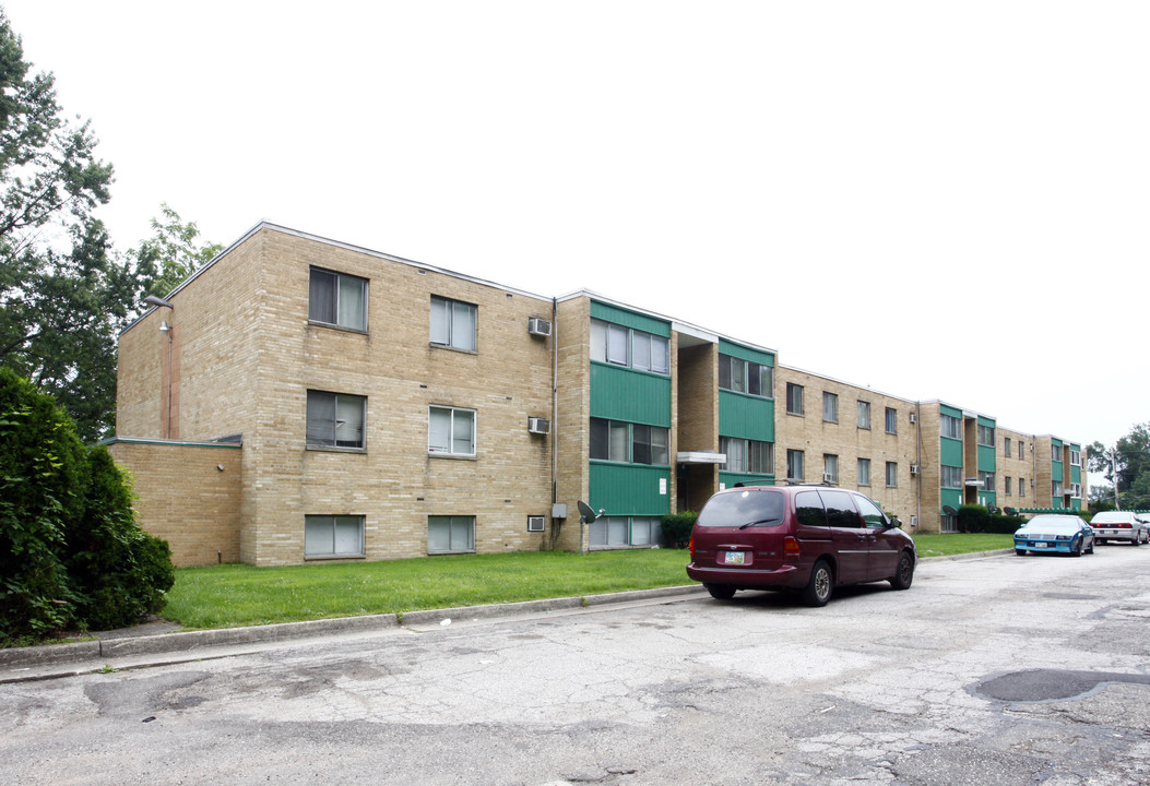 Tanglewood Apartments in Akron, OH - Building Photo