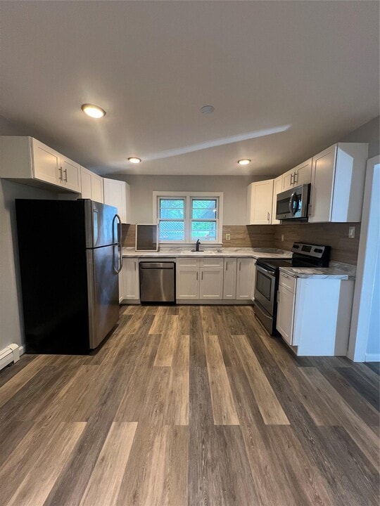 447 Lucerne Ave in Shirley, NY - Building Photo