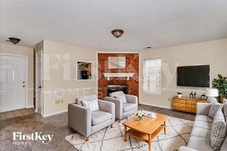 3926 Oak Branch Cir W in Memphis, TN - Foto de edificio - Building Photo