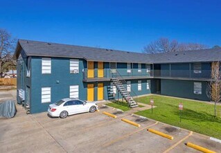 2211 S Vernon Ave in Dallas, TX - Building Photo - Building Photo
