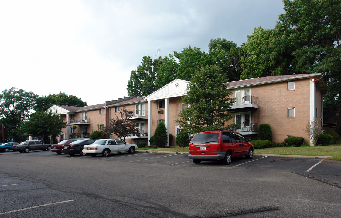 London House in Canton, OH - Foto de edificio