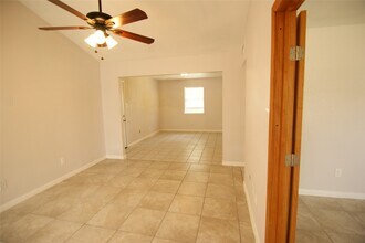 9711 Courben Ln in Houston, TX - Building Photo - Building Photo