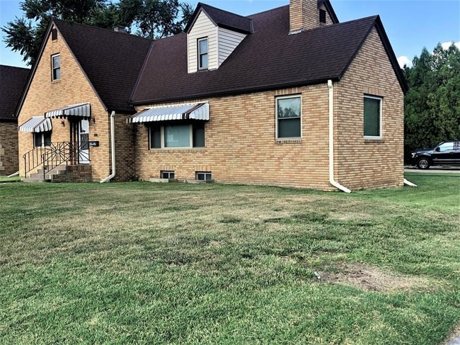 102 N Oakdale Ave in Salina, KS - Building Photo - Building Photo