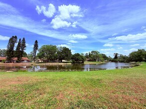 129 Camphor Cir, Unit F in Oldsmar, FL - Building Photo - Building Photo