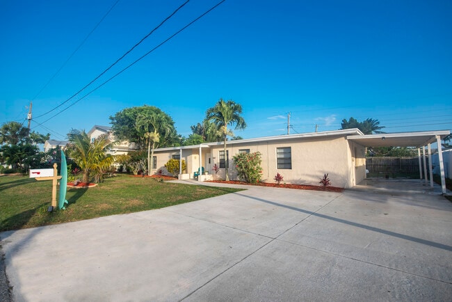 142 Atlantic Ave in Indialantic, FL - Building Photo - Building Photo