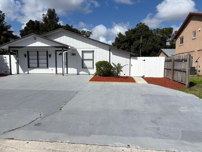 3825 Patio Ct in Lake Worth Beach, FL - Building Photo - Building Photo