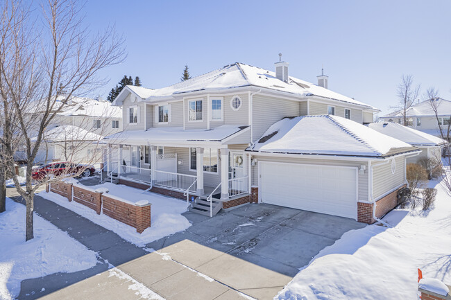 4 Sierra Morena Gdns SW in Calgary, AB - Building Photo - Building Photo