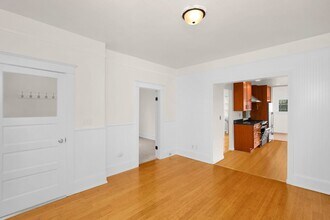 2811 NW 70th St in Seattle, WA - Building Photo - Building Photo