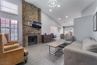 7076 Gunslinger St in Las Vegas, NV - Foto de edificio - Building Photo