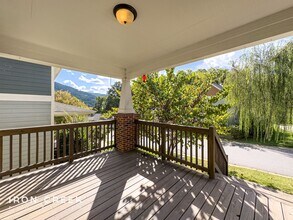 9 Teems Ln in Asheville, NC - Building Photo - Building Photo