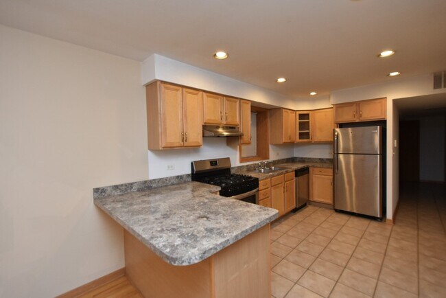 2724 N Magnolia Ave, Unit M03B in Chicago, IL - Building Photo - Building Photo