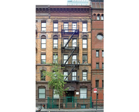 324-330 W 43rd St in New York, NY - Building Photo - Building Photo