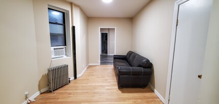 351 W 47th St in New York, NY - Building Photo - Building Photo