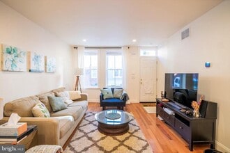 2246 Sears St in Philadelphia, PA - Building Photo - Building Photo