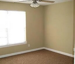 9027 SW Gala Dr in Lee's Summit, MO - Building Photo - Building Photo