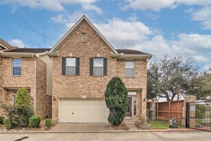 7439 Hollister Spring in Houston, TX - Building Photo