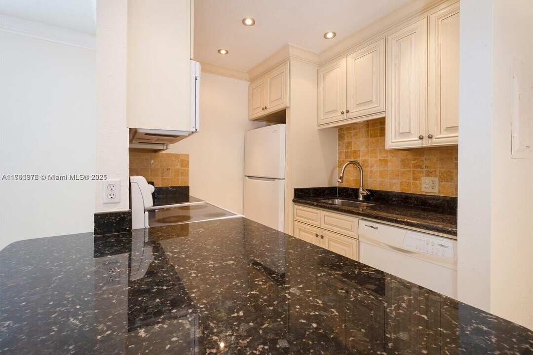 1 Crossings Cir in Boynton Beach, FL - Building Photo