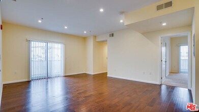 155 S Oxford Ave in Los Angeles, CA - Building Photo - Building Photo