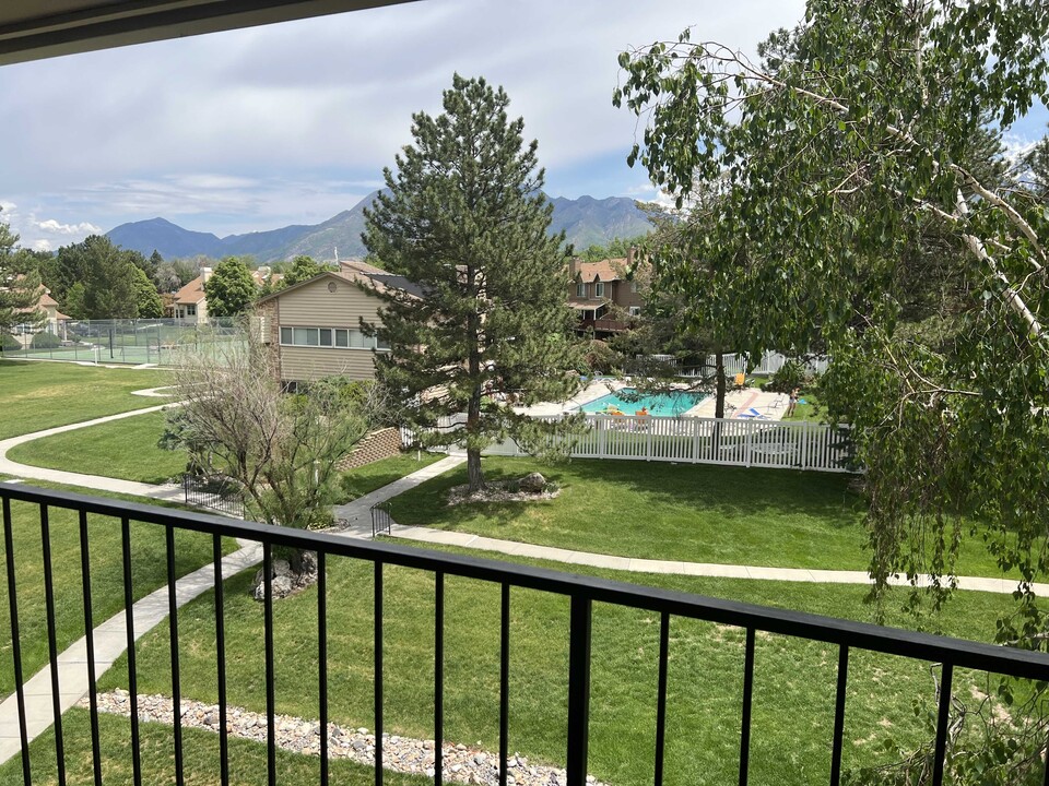 7737 Briarsprings Dr in Midvale, UT - Building Photo