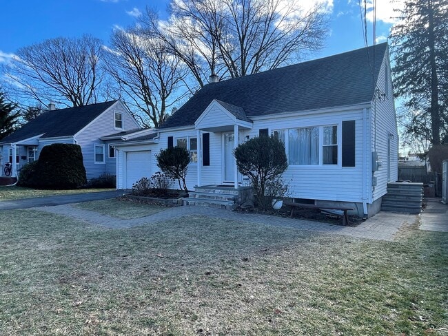 11 Raymond Pl in Hawthorne, NJ - Foto de edificio - Building Photo