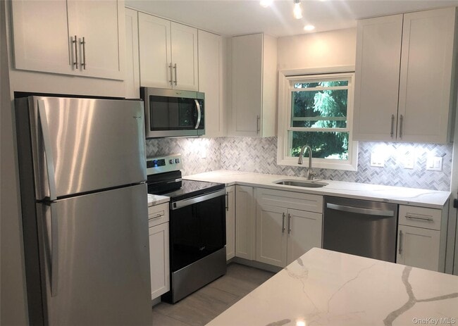 3213 S Shelley St in Mohegan Lake, NY - Building Photo - Building Photo