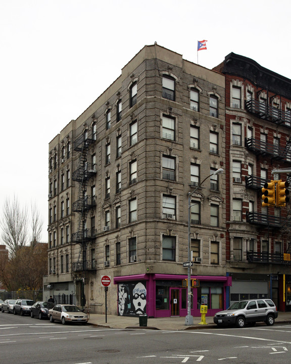 702 E Fifth St in New York, NY - Building Photo