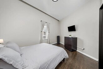 2701 N California Ave in Chicago, IL - Building Photo - Building Photo