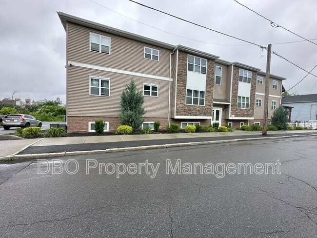1311 Broadway in Rensselaer, NY - Building Photo - Building Photo