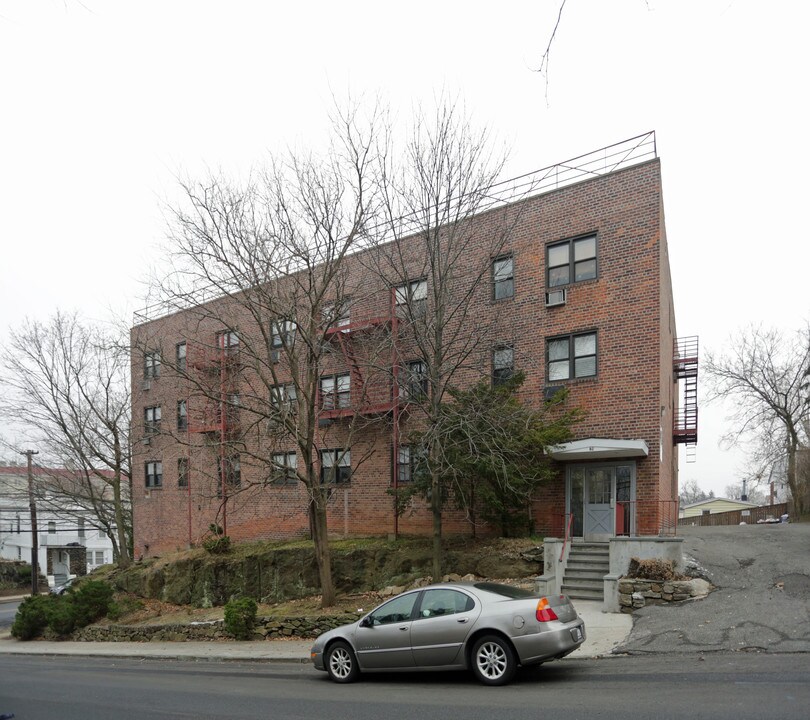 82 Gavin St in Yonkers, NY - Building Photo