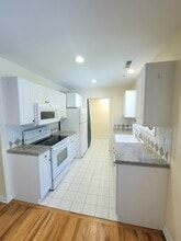 8 Bridle Path Trl, Unit 1 Bedroom Apartment in Newtown, CT - Building Photo - Building Photo