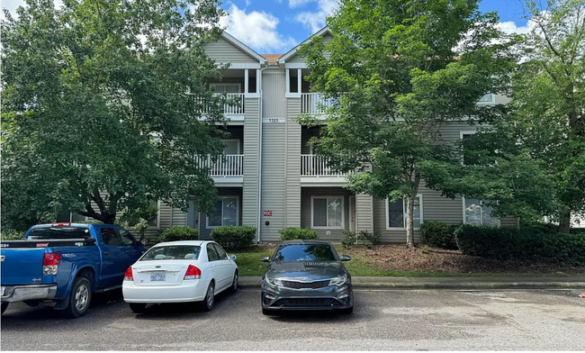 1321 Crab Orchard Dr, Unit 302 in Raleigh, NC - Foto de edificio - Building Photo