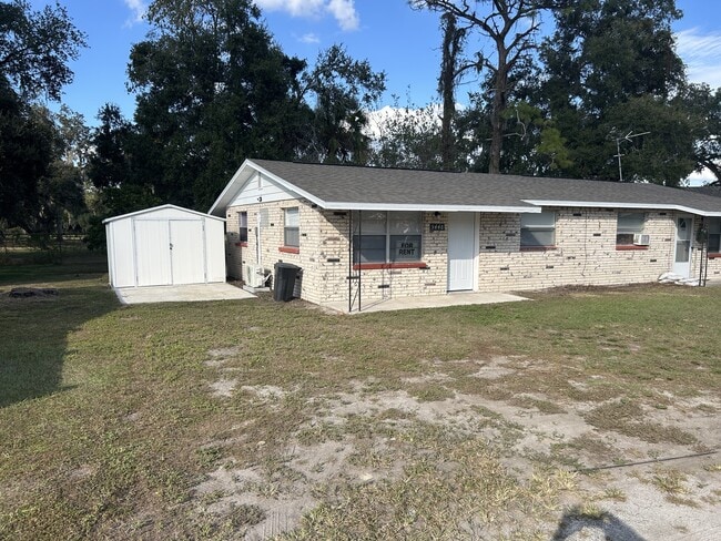 5446 Lisa Cir in Zephyrhills, FL - Foto de edificio - Building Photo