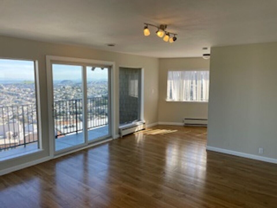 455 Upper Terrace in San Francisco, CA - Building Photo